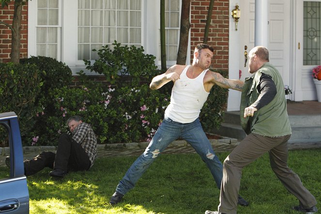 Desperate Housewives - Down the Block There's a Riot - Photos - Brian Austin Green