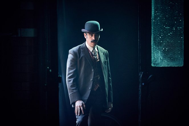 Houdini and Doyle - Des Grafen Vater, ein Vampir? - Werbefoto - Stephen Mangan