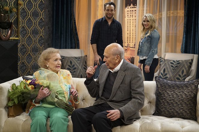 Young & Hungry - Young & Vegas Baby - Filmfotók - Betty White, Jonathan Sadowski, Carl Reiner, Emily Osment