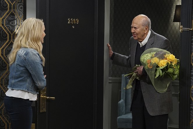 Young & Hungry - Young & Vegas Baby - Do filme - Carl Reiner