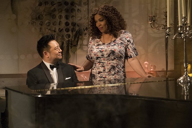 Young & Hungry - Young & Mexico, Part 2 - Photos - Rex Lee, Kym Whitley