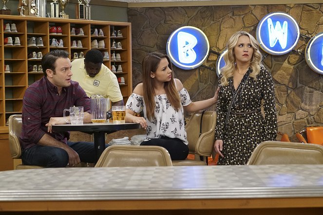 Young & Hungry - Young & Bowling - Filmfotók - Jonathan Sadowski, Stacy Hall, Aimee Carrero, Emily Osment