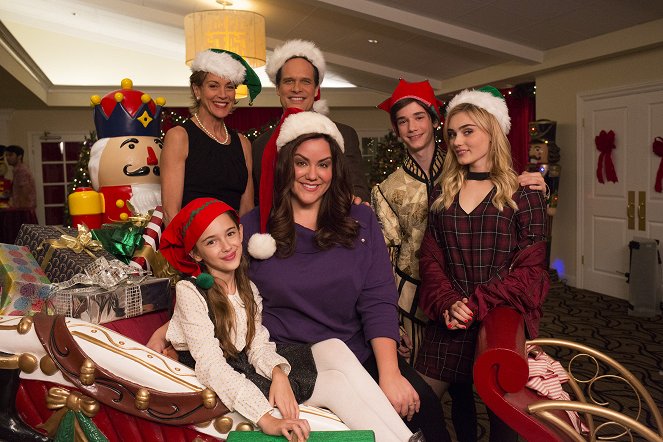 American Housewife - Saving Christmas - Making of - Julia Butters, Wendie Malick, Diedrich Bader, Katy Mixon, Daniel DiMaggio, Meg Donnelly