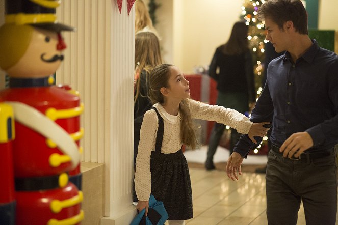 Anyaság túlsúlyban - Saving Christmas - Filmfotók - Julia Butters, Peyton Meyer