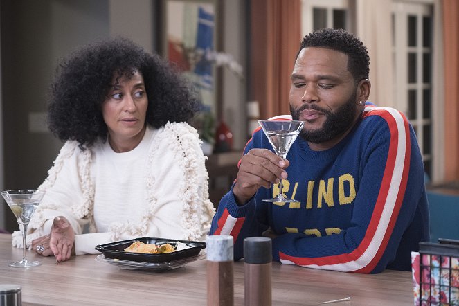Black-ish - Season 5 - Friends Without Benefits - Photos - Tracee Ellis Ross, Anthony Anderson