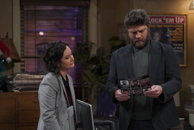 The Conners - Season 1 - Hold the Salt - Photos - Sara Gilbert, Jay R. Ferguson