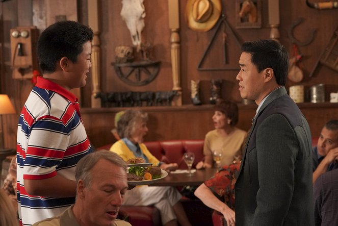 Fresh Off the Boat - Where Have All the Cattlemen Gone? - Photos - Hudson Yang, Randall Park