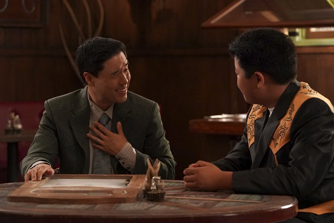Fresh Off the Boat - Season 5 - Where Have All the Cattlemen Gone? - Photos - Randall Park