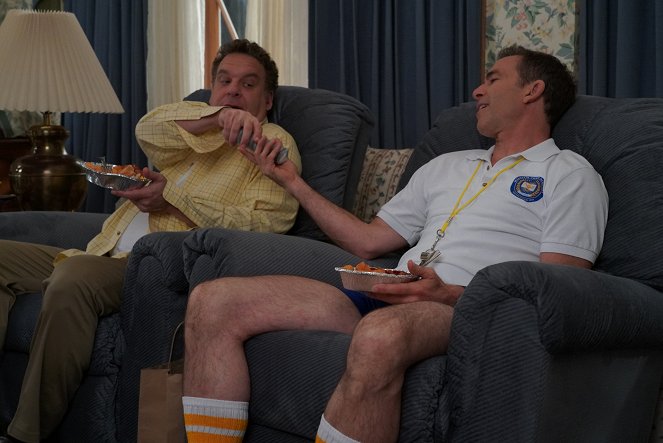 The Goldbergs - The Living Room: A 100 Percent True Story - Photos - Jeff Garlin, Troy Gentile