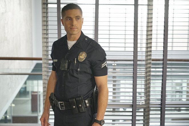 The Rookie - Time of Death - Photos - Eric Winter