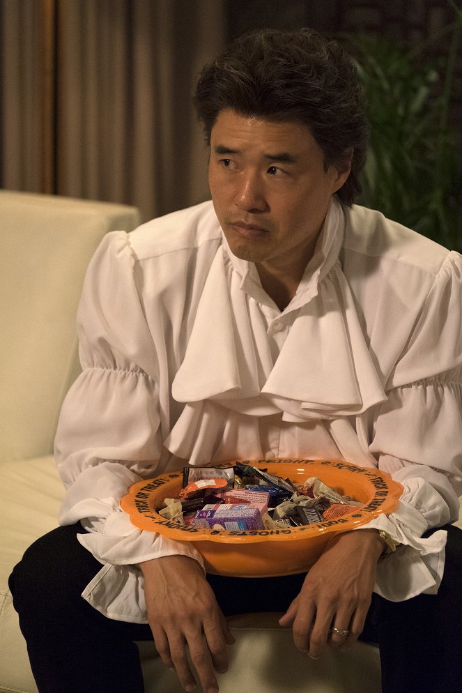 Huangovi v Americe - It's a Plastic Pumpkin, Louis Huang - Z filmu - Randall Park