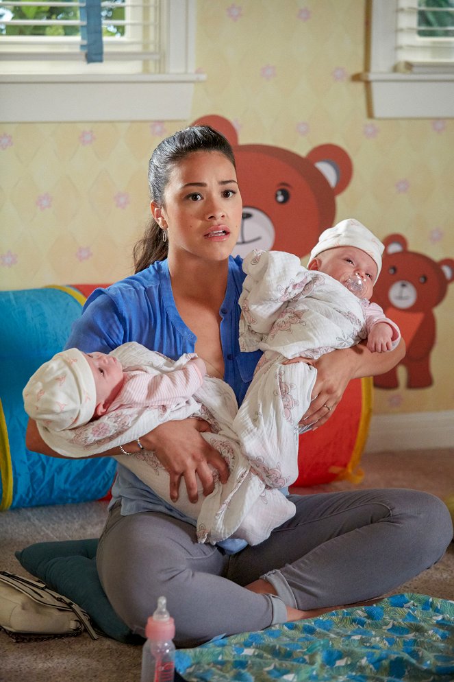 Jane the Virgin - Chapter Thirty-Eight - Photos - Gina Rodriguez