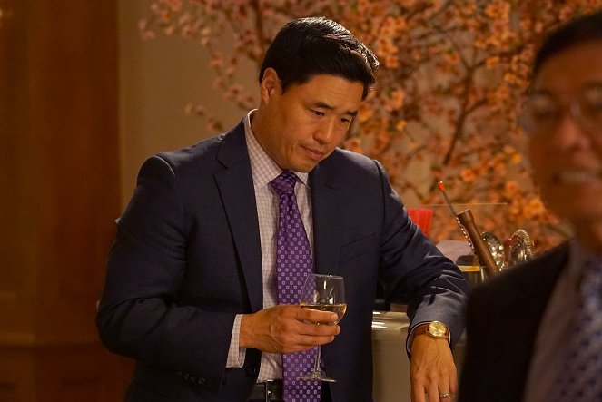 Fresh Off the Boat - Four Funerals and a Wedding - Z filmu - Randall Park