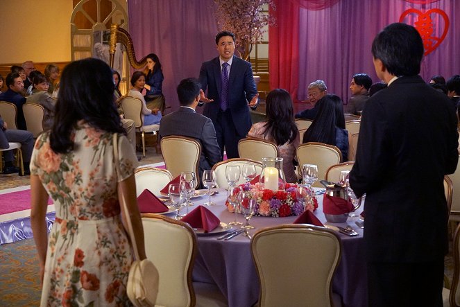 Fresh Off the Boat - Four Funerals and a Wedding - Van film - Randall Park