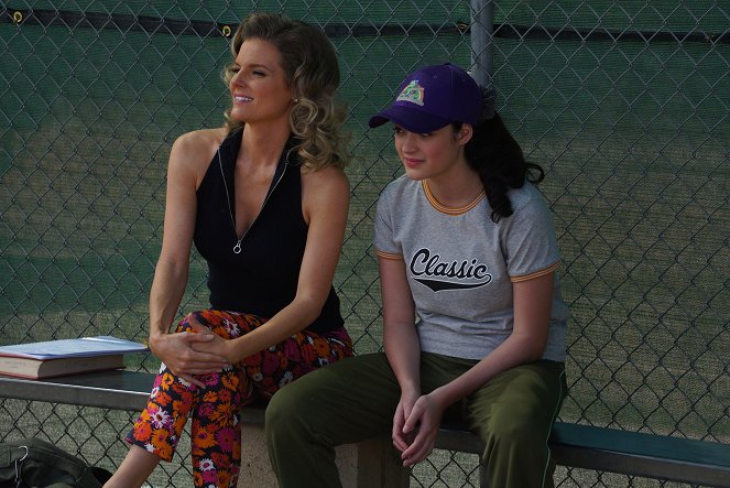 Fresh Off the Boat - A League of Her Own - Photos - Chelsey Crisp