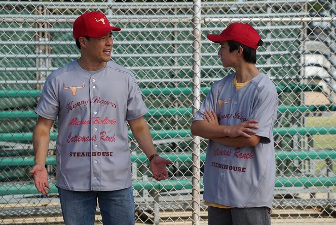 Fresh Off the Boat - A League of Her Own - Van film - Randall Park