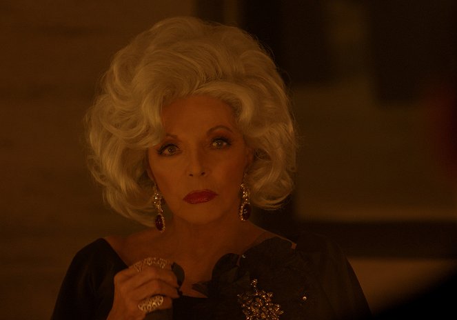 American Horror Story - Traitor - Photos - Joan Collins
