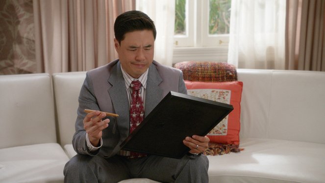 Fresh Off the Boat - The Vouch - Photos - Randall Park