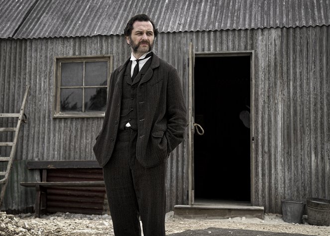 Death and Nightingales - Episode 1 - Van film - Matthew Rhys