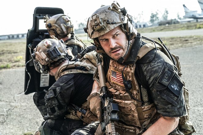 SEAL Team - Backwards in High Heels - Filmfotók - David Boreanaz