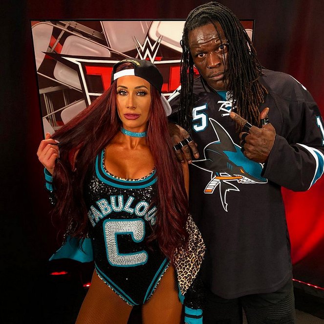 WWE TLC: Tables, Ladders & Chairs - Z natáčení - Leah Van Dale, Ron Killings