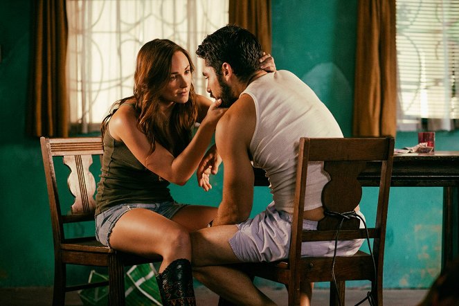 From Dusk Till Dawn: The Series - Attack of the 50-ft. Sex Machine - Photos - Briana Evigan, D.J. Cotrona