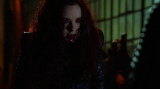 From Dusk Till Dawn: The Series - Fanglorious - Photos - Madison Davenport