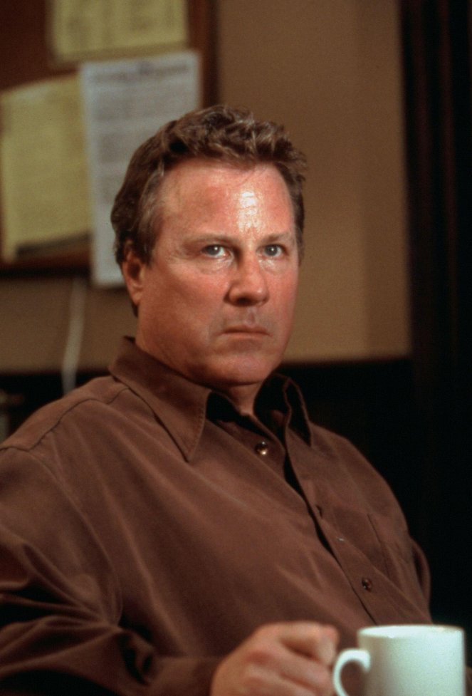 Law & Order: Special Victims Unit - Season 4 - Disappearing Acts - Photos - John Heard