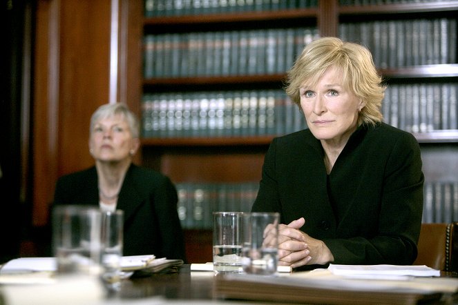 Patty Hewes - nebezpečná advokátka - Série 2 - Znal jsem vše prase - Z filmu - Glenn Close