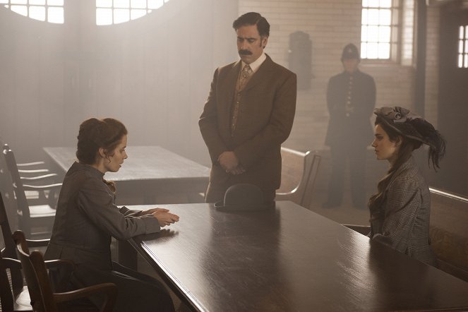 Houdini and Doyle - Necromanteion - Z filmu - Lara Jean Chorostecki, Stephen Mangan, Rebecca Liddiard