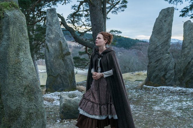 Outlander - W króliczej norze - Z filmu - Sophie Skelton