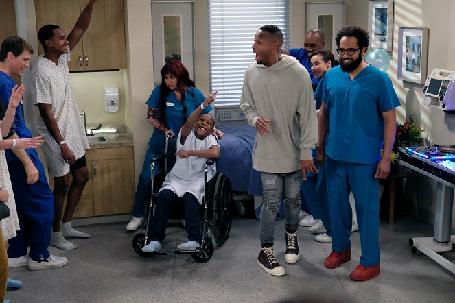 Marlon - Season 1 - Hospital Party - Photos - Amir O'Neil, Marlon Wayans, Diallo Riddle