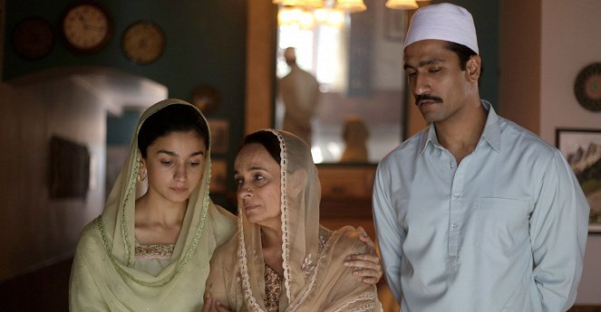 Raazi - Z filmu - Alia Bhatt, Soni Razdan, Vicky Kaushal