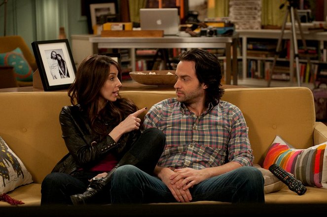 Whitney - Season 1 - First Date - Photos - Whitney Cummings, Chris D'Elia