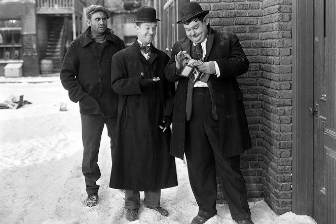 Below Zero - De la película - Stan Laurel, Oliver Hardy