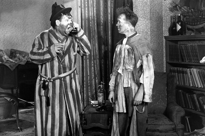 Laurel & Hardy: Hilfreiche Hände - Filmfotos - Oliver Hardy, Stan Laurel