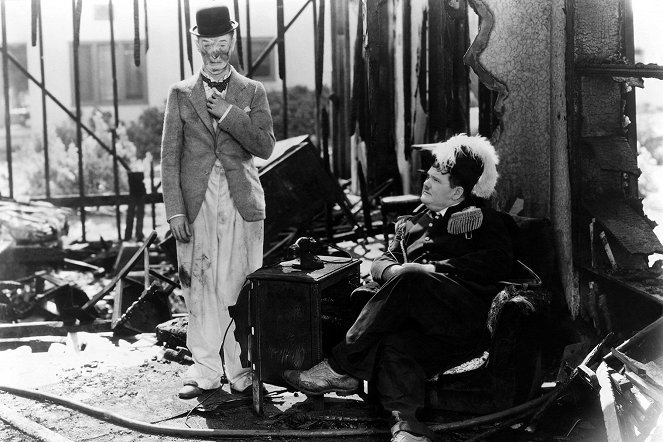 Laurel & Hardy: Hilfreiche Hände - Filmfotos - Stan Laurel, Oliver Hardy