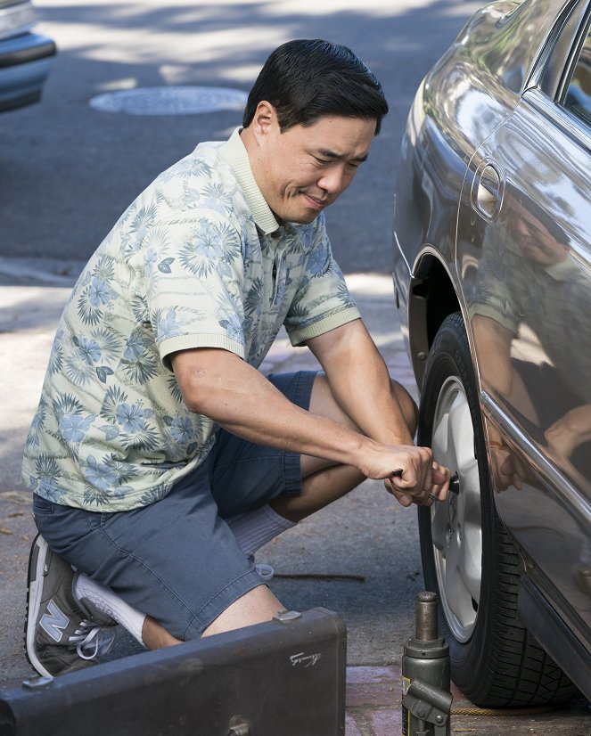 Fresh Off the Boat - The Car Wash - Van film - Randall Park