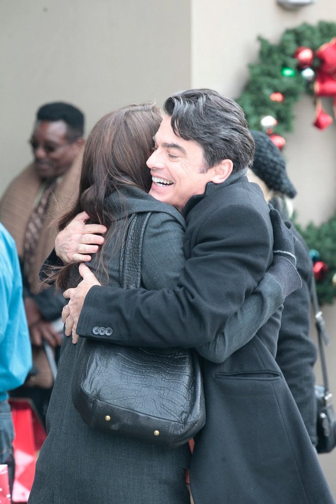 Whitney - Christmas Is Cummings - Do filme - Peter Gallagher