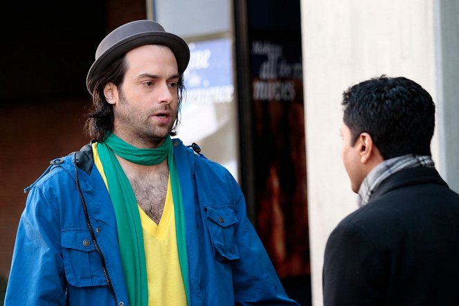 Whitney - Faking It - Film - Chris D'Elia