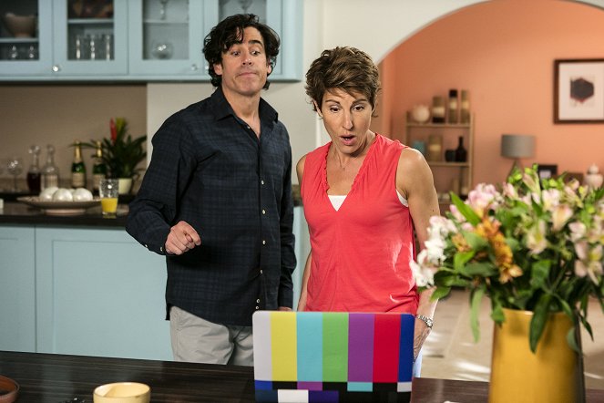 Episodes - Season 5 - Episode 2 - Photos - Stephen Mangan, Tamsin Greig