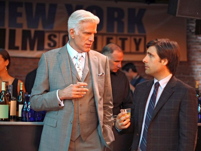 Bored to Death - The Case of the Missing Screenplay - Van film - Ted Danson, Jason Schwartzman