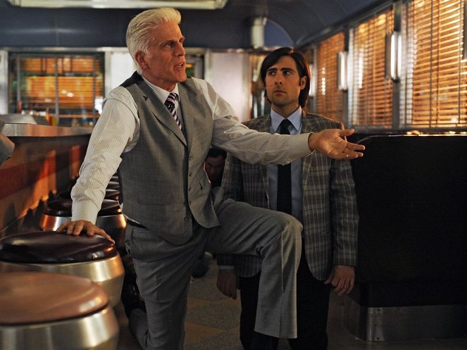 Bored to Death - Forty-Two Down! - Photos - Ted Danson, Jason Schwartzman