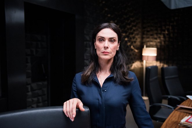Berlin Station - The Dream of the Four Policemen - Van film - Michelle Forbes
