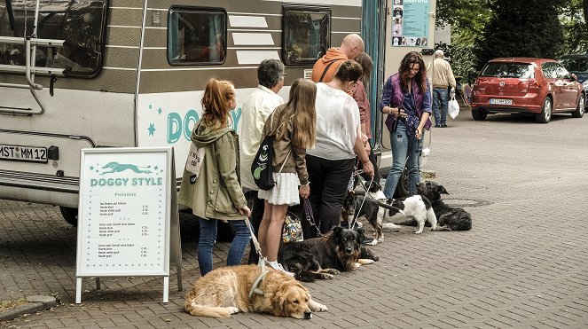 Jennifer - Sehnsucht nach was Besseres - Season 3 - Der Hundesalon - Photos
