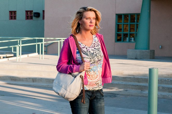 In Plain Sight - Season 3 - Her Days Are Numbered - Photos - Nichole Hiltz