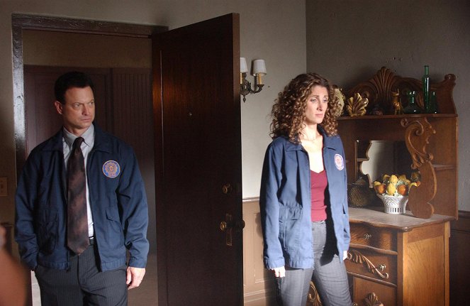 CSI: NY - Season 1 - Outside Man - Photos - Gary Sinise, Melina Kanakaredes
