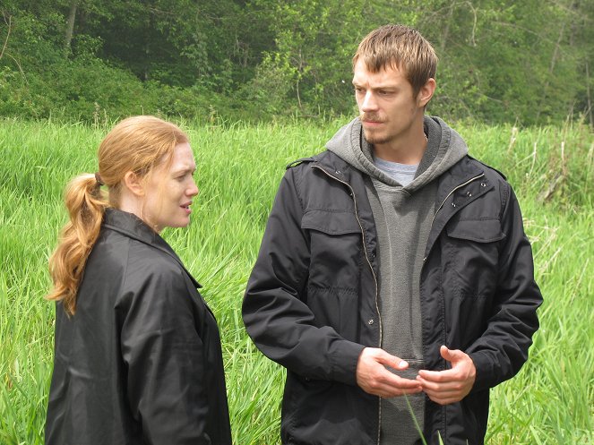 Jälkiä jättämättä - Season 1 - Pilot - Kuvat elokuvasta - Mireille Enos, Joel Kinnaman