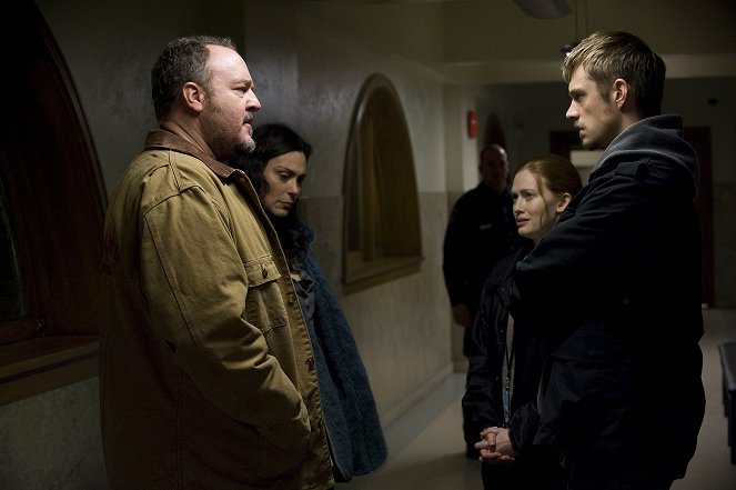 The Killing - Season 1 - Der Käfig - Filmfotos - Brent Sexton, Michelle Forbes, Mireille Enos, Joel Kinnaman