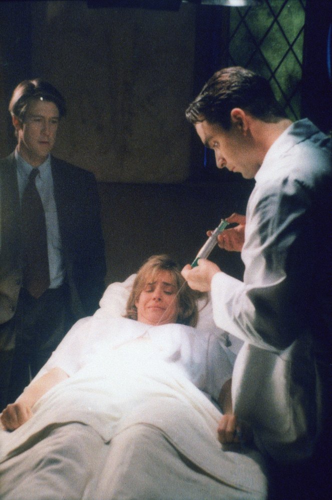 The Outer Limits - Season 2 - Unnatural Selection - Photos - Alan Ruck, Catherine Mary Stewart